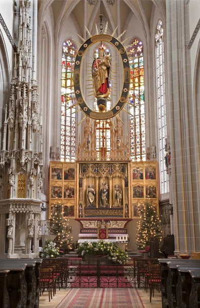 KOSICE - JANUARY 3: Main carved wings altar of Saint Elizabeth gothic cathedral from years 1474-1477, pastoforium, and Virgin Mary inside of mandorla on January 3, 2013 in Kosice, Slovakia. — Stock Photo, Image