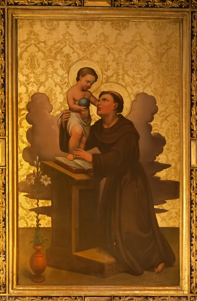 КОСИЦА - ЯНВАРЬ 3: Св. Антоний Падуанский из бокового алтаря в готическом соборе Святой Елизаветы 3 января 2013 года в Кошице, Словакия . — стоковое фото