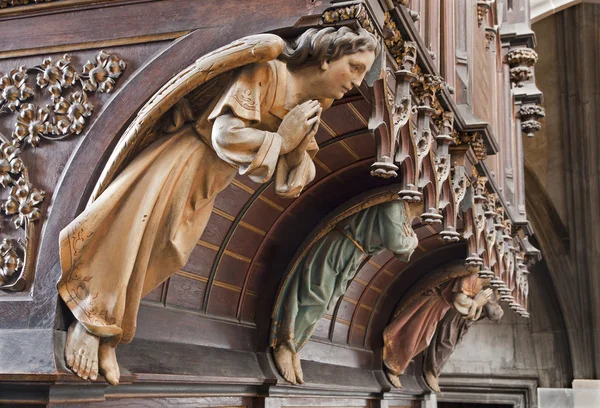 KOSICE - JANUARY 3: Angel wooden statue on organ from 19. cent. in Saint Elizabeth gothic cathedral on January 3, 2013 in Kosice, Slovakia. — Stock Photo, Image