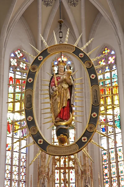 KOSICE - JANUARY 3: Baroque Virgin Mary statue inside of mandorla from 18. cent. in Saint Elizabeth gothic cathedral on January 3, 2013 in Kosice, Slovakia. — Stock Photo, Image