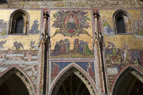 Praga - portal de la catedral de San Vito — Foto de Stock