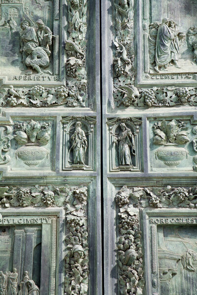Pisa - gate of cathedral
