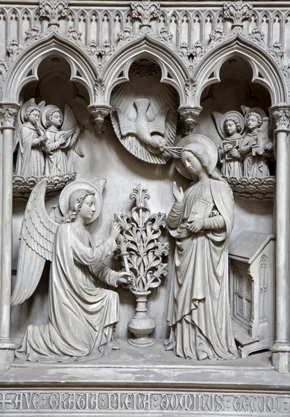 BRUSSELS - JUNE 22: Relief of Annunciation from Saint Michael and Saint Gulda catehedral in June 22, 2012 in Brussels. — Stock Photo, Image