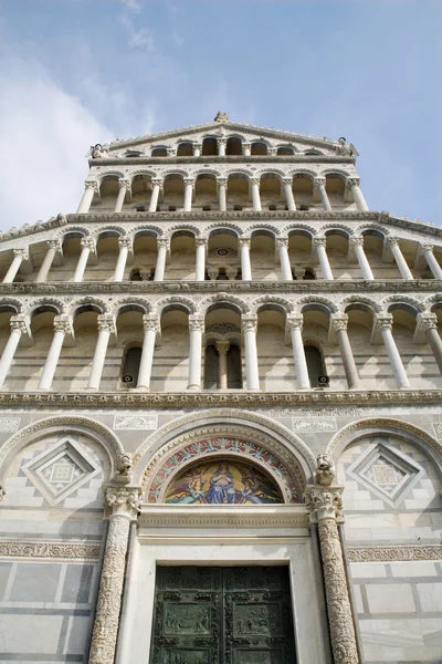 Pisa - fachada de la catedral - Piazza dei Miracoli — Foto de Stock