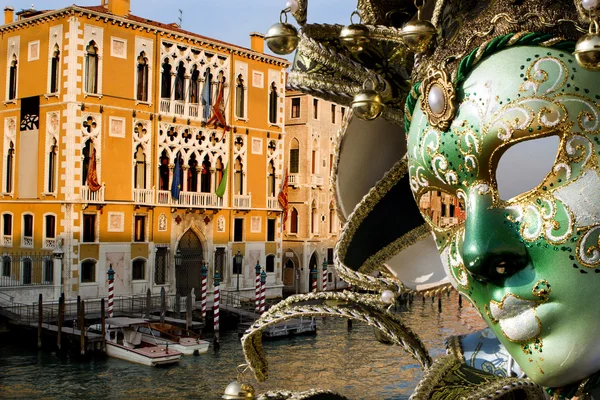 Veneza - máscara e canal grande à noite — Fotografia de Stock