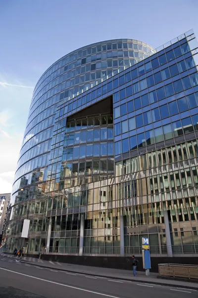 BRUSSELS - JUNE 24: Modern building on June 24, 2012 in Brussels. — Stock Photo, Image