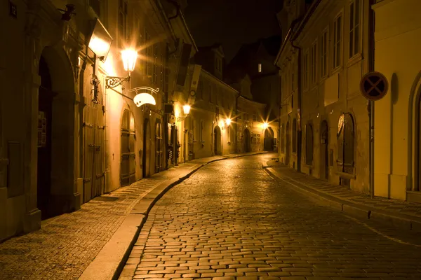 Praga - rua noturna de Little quarter — Fotografia de Stock