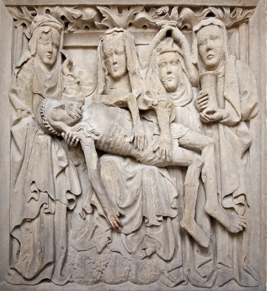 KOSICE - JANUARY 3: Relief of Pieta from west portal of Saint Elizabeth gothic cathedral on January 3, 2013 in Kosice, Slovakia. — Stock Photo, Image