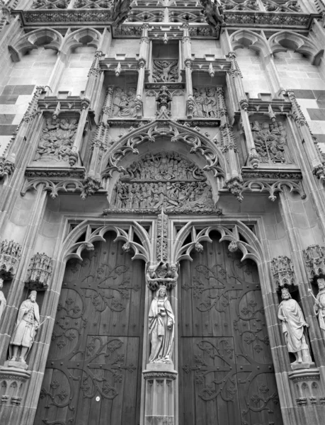 KOSICE - JANUARY 3: North portal of Saint Elizabeth gothic cathedral on January 3, 2013 in Kosice, Slovakia. — Stock Photo, Image