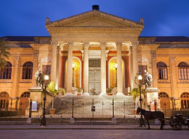 Palermo - teatro massimo tarafından mimar giovani battista filippo basile sabah karanlığında. Bina 1897 yılında tamamlandı.