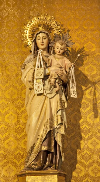 MADRID - MARCH 10: Madonna with the child and scapular from church San Isidoro on March 10, 2013 in Madrid. — Stock Photo, Image