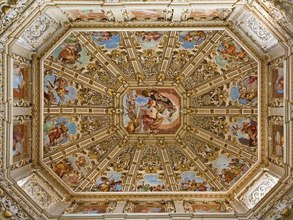 BERGAMO - JANUARY 26: Cupola of cathedral Santa Maria Maggiore on January 26, 2013 in Bergamo, Italy. — Stock Photo, Image