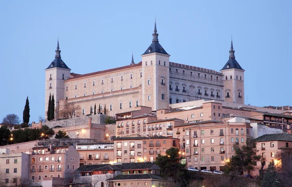 Toledo - sabah akşam karanlığı içinde alcazar — Stok fotoğraf