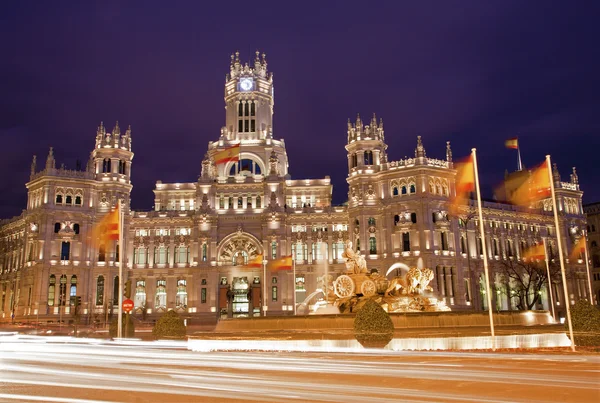 Madrid - Palácio das Comunicações da Plaza de Cibeles ao entardecer — Fotografia de Stock