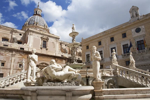 Palermo - florentské kašna na náměstí piazza pretoria — Stock fotografie