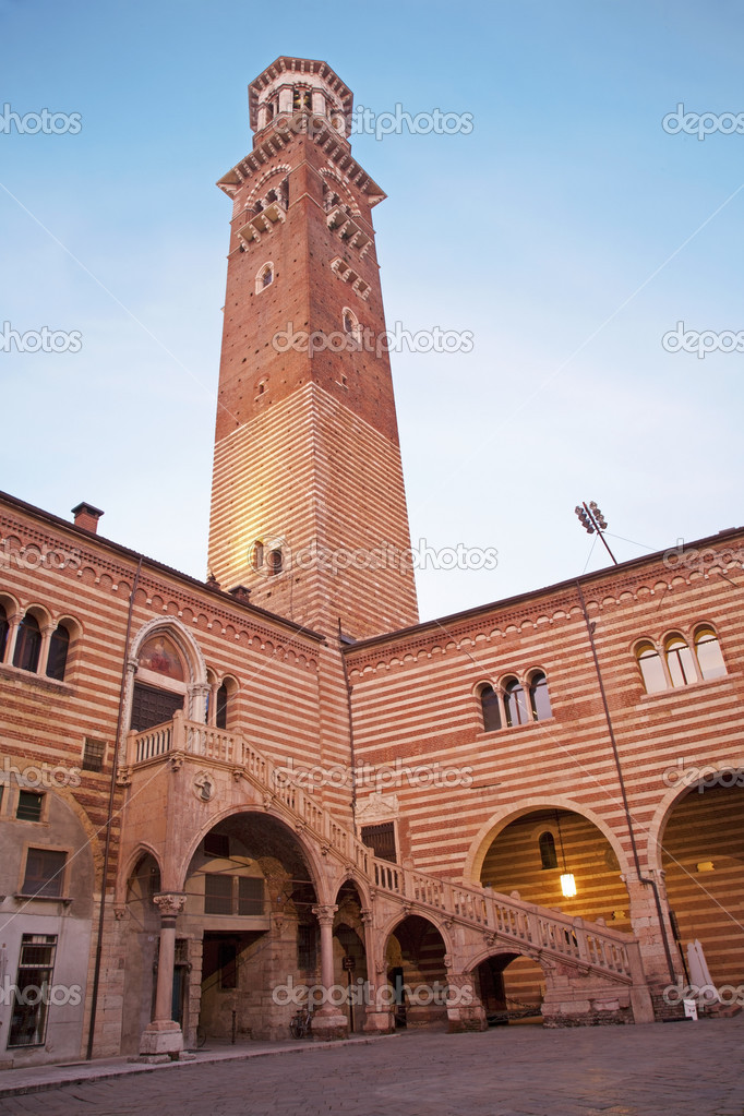 Verona - Torre dei Lamberti - Lamberti tower in dusk