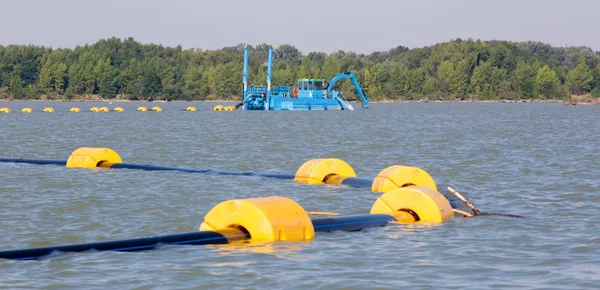 Water graafmachine en de leidingen — Stockfoto