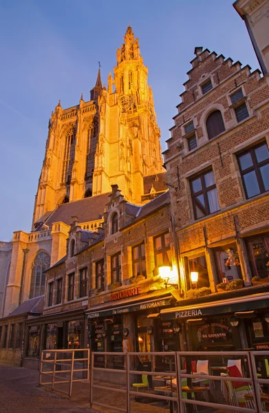 ANTWERP, BELGIUM - SEPTEMBER 6: Towers of cathedral of Our Lady in morning dusk on September 6, 2013 in Antwerp, Belgium — Stock Photo, Image