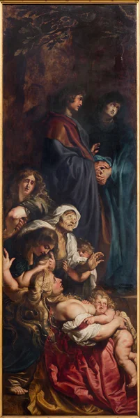 ANTWERP, BÉLGICA - SETEMBRO 4: Painel esquerdo do tríptico Levantamento da cruz (1609 - 1610) pelo pintor barroco Peter Paul Rubens na catedral de Nossa Senhora em 4 de setembro de 2013 em Antuérpia, Bélgica — Fotografia de Stock