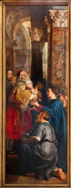 Antverpy, Belgie - 4. září: představení Ježíše v chrámu v rámci zvyšování kříž triptych z roku 1609-1610 Rubens v katedrále na 4 září 2013 v Antverpách, Belgie — Stock fotografie