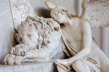 Viyana - 3 Temmuz: marie Türbesi detayını christine kızı maria theresia yaşındaki 1798-1805 tarafından antonio canova augustnierkirche veya augustinus chuch üzerinde 3 Temmuz 2013 yılında Viyana.