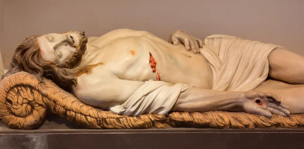 MECHELEN - SEPTEMBER 4: Statue of Jesus in the tomb in Onze-Lieve-Vrouw-va n-Hanswijkbasiliek church on September 4, 2013 in Mechelen, Belgium. — Stock Photo, Image