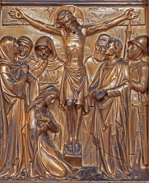 Antwerp, Belçika - 5 Eylül: çarmıha germe metal kabartma joriskerk ya da st. george Kilisesi 5 Eylül 2013 tarihinde Antwerp, Belçika