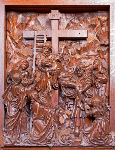 ANTWERP, BELGIUM 5: Carved Deposition of the cross relief in St. Pauls church (Paulskerk) on September 5, 2013 in Antwerp, Belgium — Stock Photo, Image