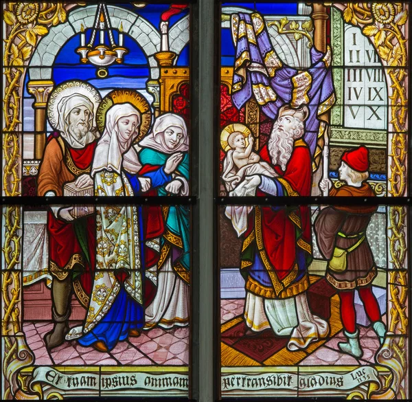 MECHELEN, BELGIUM - SEPTEMBER 6: Jesus under cross and his mother from windowpane of St. Rumbold's cathedral on Sepetember 6, 2013 in Mechelen, Belgium. — Stock Photo, Image