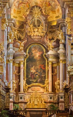 Viyana - 27 Temmuz: Barok manastır, kilise, klosterneuburg yapı tarafından sebastian stumpfegger ve matthias steinl yaşındaki 1725-1728 üzerinde 27 Temmuz 2013 tarafından tasarlanmış altar Viyana.