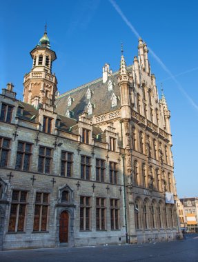Leuven - margarethaplein sabah akşam karanlığı içinde Gotik Saray