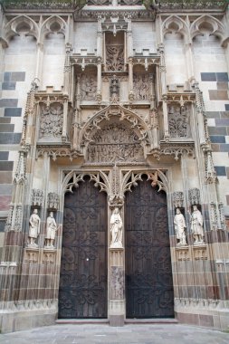 Kosice - 3 Ocak: Kuzey portal saint elizabeth Gotik Katedrali 3 Ocak 2013 tarihinde, kosice, Slovakya.