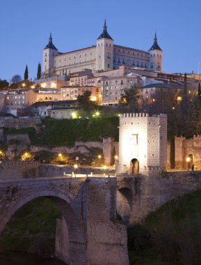 Toledo - alcazar ve sabah akşam saint martin Köprüsü