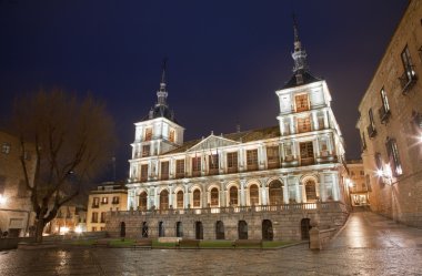 Toledo - akşam karanlığında town hall