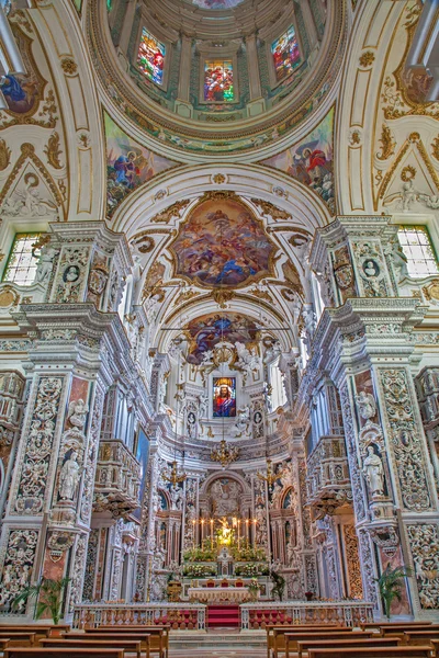PALERMO - APRIL 8: Interior of church La chiesa del Gesu or Casa Professa. Baroque church designed by architect jesuit Giovanni Tristano was completed in year 1636 on April 8, 2013 in Palermo, Italy. — Stock Photo, Image
