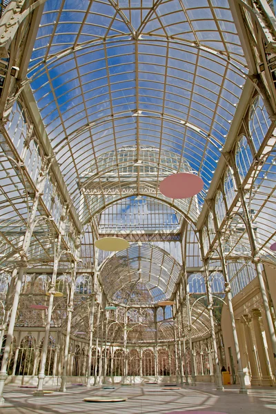 Madrid - palacio de cristal eller crystal palace i buen retiro park — Stockfoto