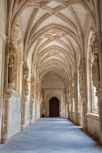 Toledo - 8. března: gothic atrium monasterio san juan de los reyes nebo klášter svatého Jana králů na 8 března 2013 v Toledu, Španělsko. — Stock fotografie