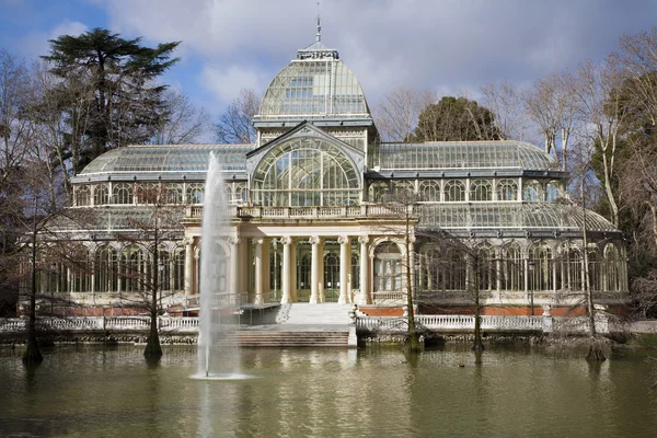 Madrid - palacio de cristal nebo crystal palace v parku buen retiro — Stock fotografie