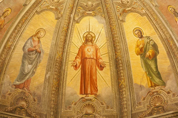 VERONA - JANEIRO 28: Fresco de Jesus Ressuscitado da abside principal da igreja Santa Eufemia em 28 de janeiro de 2013 em Verona, Itália . — Fotografia de Stock