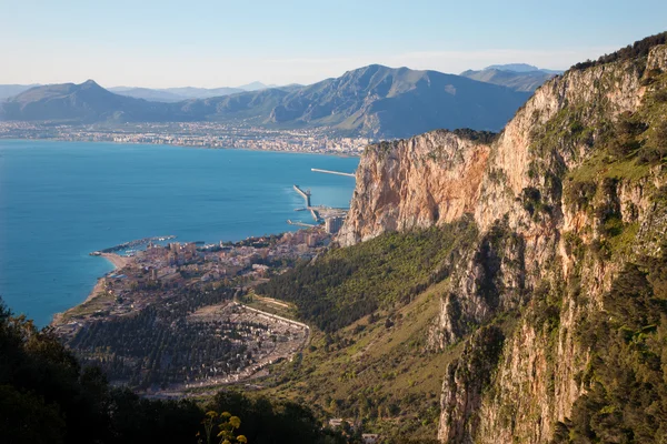 Palermo - utsikten över staden, kusten och hamnen bildar mount pelegrino — Stockfoto