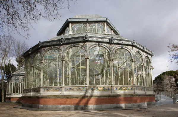 Madrid - palacio de cristal of crystal palace in buen retiro park — Stockfoto