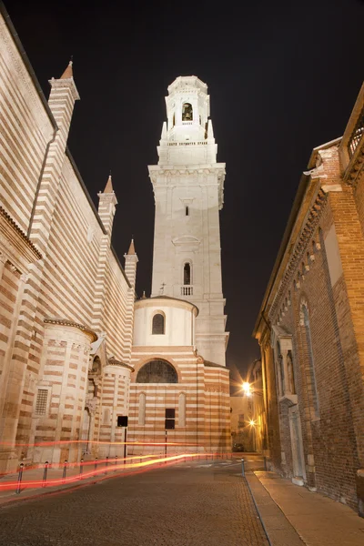 Verona - Menara Duomo pada malam hari — Stok Foto