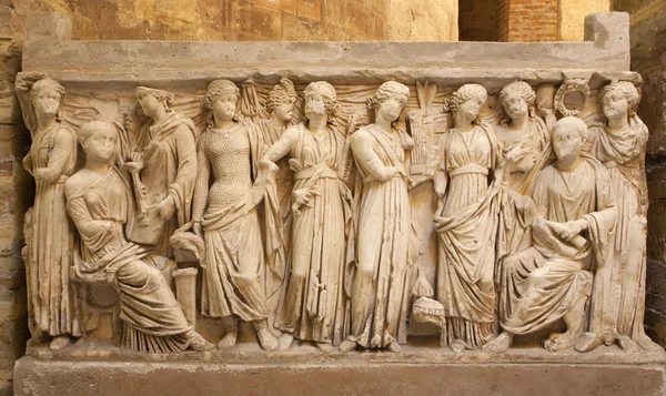PALERMO - 8 DE ABRIL: Relieve de la tumba de época clásica romana (copia) bajo la catedral el 8 de abril de 2013 en Palermo, Italia . —  Fotos de Stock