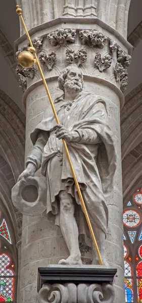 BRUSSELS - JUNE 22: Statue of st. Jacob the apostle by Lucas e Faid Herbe (1644) in baroque style from gothic cathedral of Saint Michael and Saint Gudula on June 22, 2012 in Brussels. — Stock Photo, Image