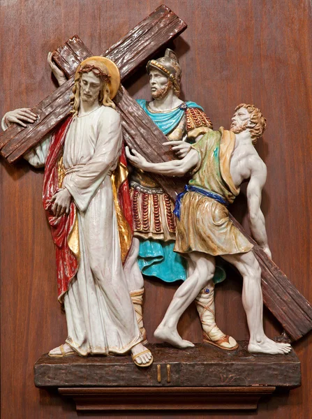 Verona - 28 januari: jesus under tjänsteområde. en del av keramiska coss väg från st. nicholas kyrka (chiesa di san nicolo) den 28 januari, 2013 i verona, Italien. — Stockfoto