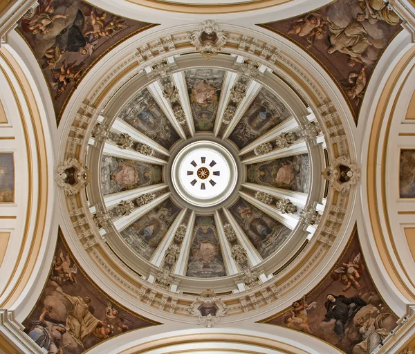 MADRID - MARCH 10: Cupola of Iglesia catedral de las fuerzas armada de Espana on March 10, 2013 in Madrid.in March 10, 2013 in Spain. — Stock Photo, Image