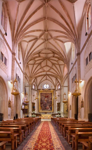 MADRID - MARCH 10: Nave of church San Jeronimo el Real build in Isabelline gothic style from 16. cent. in March 10, 2013 in Spain. — Stock Photo, Image