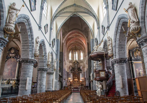 GENT - 23 GIUGNO: navata principale della chiesa gotica di San Giacobbe il 23 giugno 2012 a Gand, Belgio . — Foto Stock