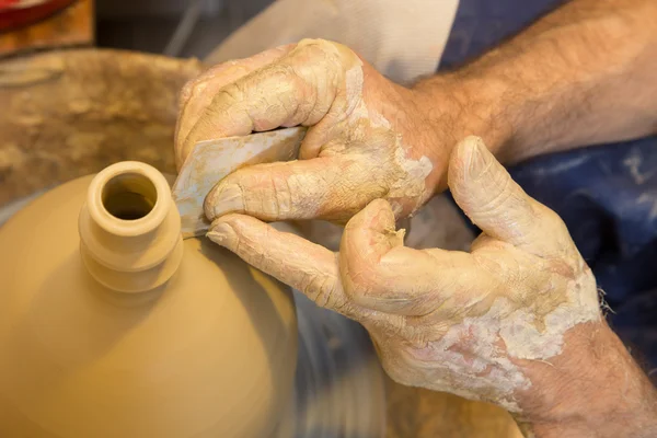 Hands of potter at work — Stock Photo, Image