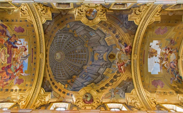 VIENNA - JULY 3: Frescos from ceiling of nave in baroque Jesuits church by Andrea Pozzo in 1703, the remarkable "trompe l'oeil dome" on July 3, 2013 Vienna. — Stock Photo, Image